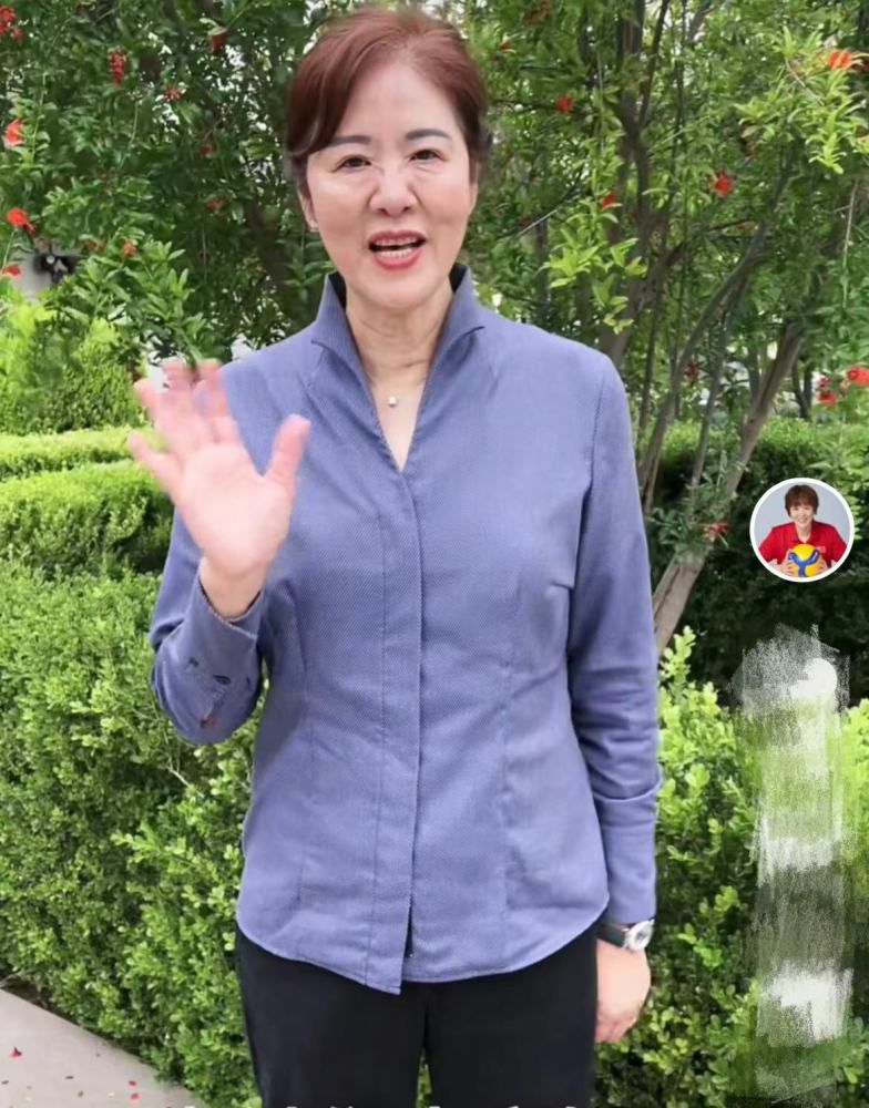 #影史钩沉#1942年的某一天，一个不知名的小演员菲丽斯·艾斯利在练习朗读剧本时因声音嘶哑，难以诠释情感而当场痛哭。